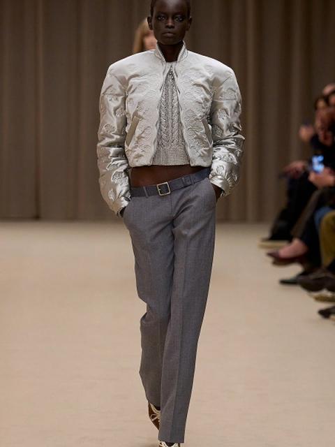 Коллекция Alexander McQueen осень-зима 2026 (110960-alexander-mcqueen-fw-04.jpg) Коллекция Alexander McQueen осень-зима 2026 (110960-alexander-mcqueen-fw-04.jpg)