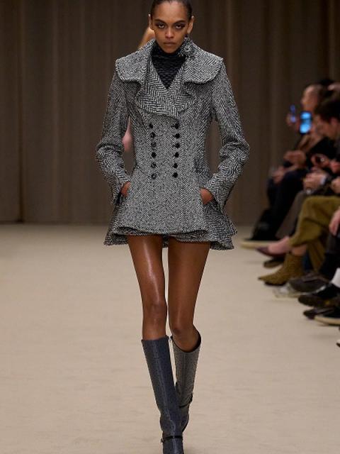 Коллекция Alexander McQueen осень-зима 2026 (110960-alexander-mcqueen-fw-b.jpg)
