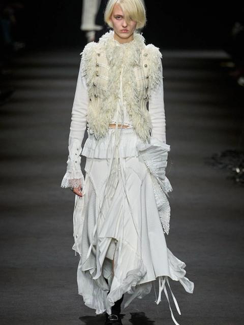 Коллекция Ann Demeulemeester осень-зима 2026 (111042-ann-demeulemeester-06.jpg) Коллекция Ann Demeulemeester осень-зима 2026 (111042-ann-demeulemeester-06.jpg)