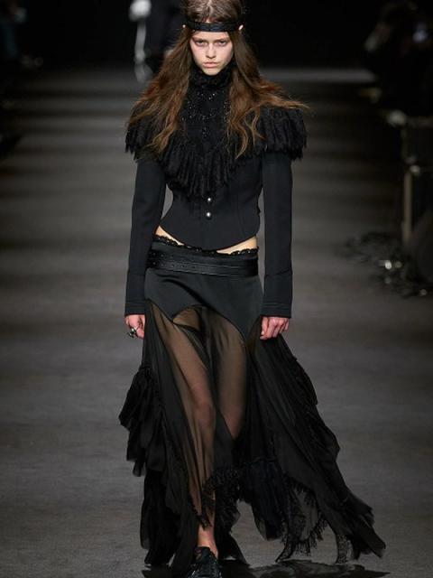 Коллекция Ann Demeulemeester осень-зима 2026 (111042-ann-demeulemeester-b.jpg) Коллекция Ann Demeulemeester осень-зима 2026 (111042-ann-demeulemeester-b.jpg)