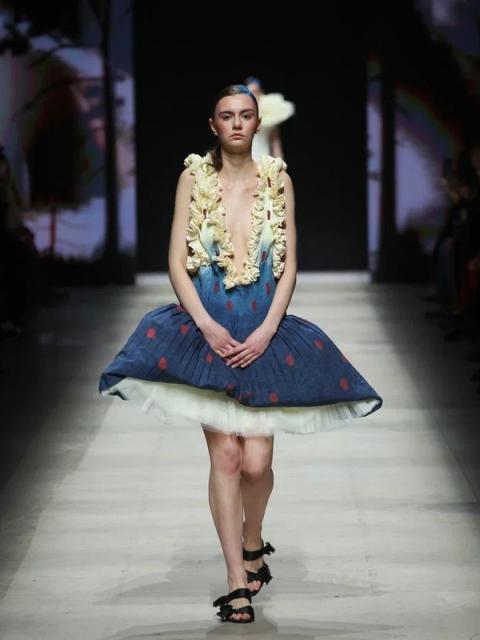 Коллекция студентов Школы дизайна НИУ ВШЭ (111156-shkola-dizayna-02.jpg)