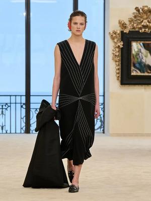 Коллекция Chanel Resort 2027 (111368-chanel-resort-01.jpg)