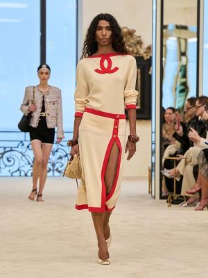 Коллекция Chanel Resort 2027 (111368-chanel-resort-05.jpg)