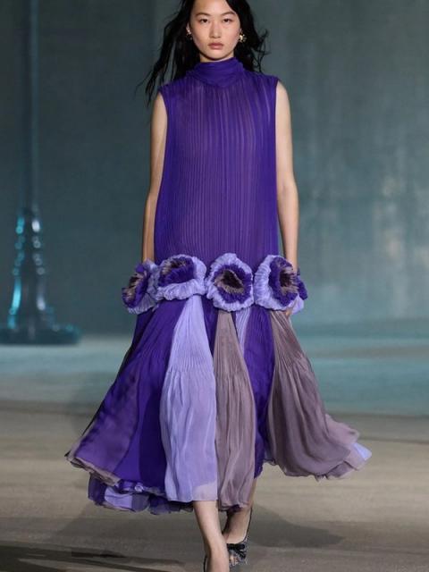 Коллекция Dior Resort 2027 (111526-dior-resort-02.jpg)