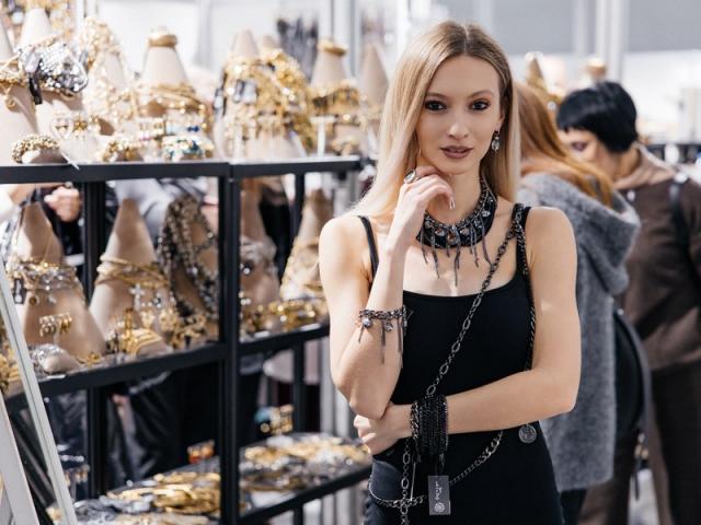 Выставка моды CPM состоится 1-4 сентября в «Крокус Экспо» (111724-collection-premiere-moscow-11.jpg) Выставка моды CPM состоится 1-4 сентября в «Крокус Экспо» (111724-collection-premiere-moscow-11.jpg)