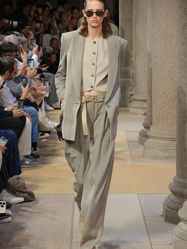 Коллекция Giorgio Armani menswear весна-лето 2027 (112071-giorgio-armani-menswear-01.jpg)