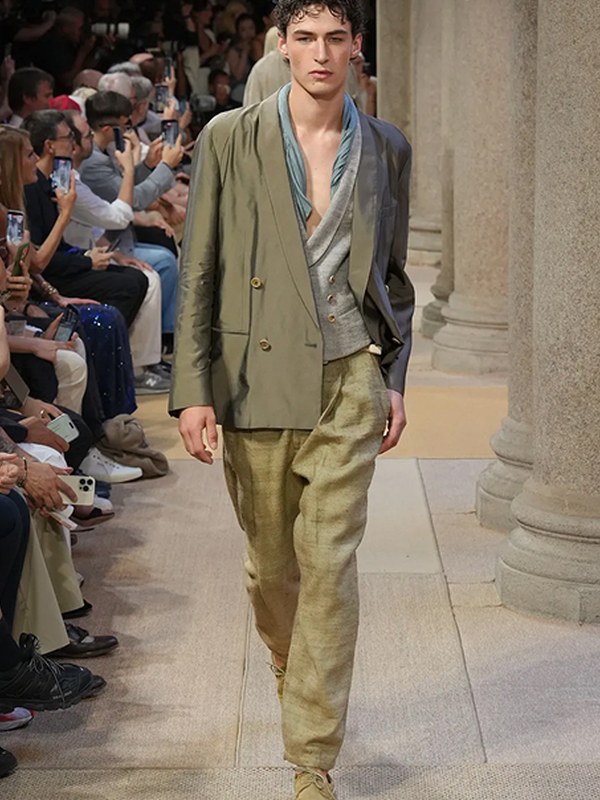 Коллекция Giorgio Armani menswear весна-лето 2027 (112071-giorgio-armani-menswear-02.jpg)