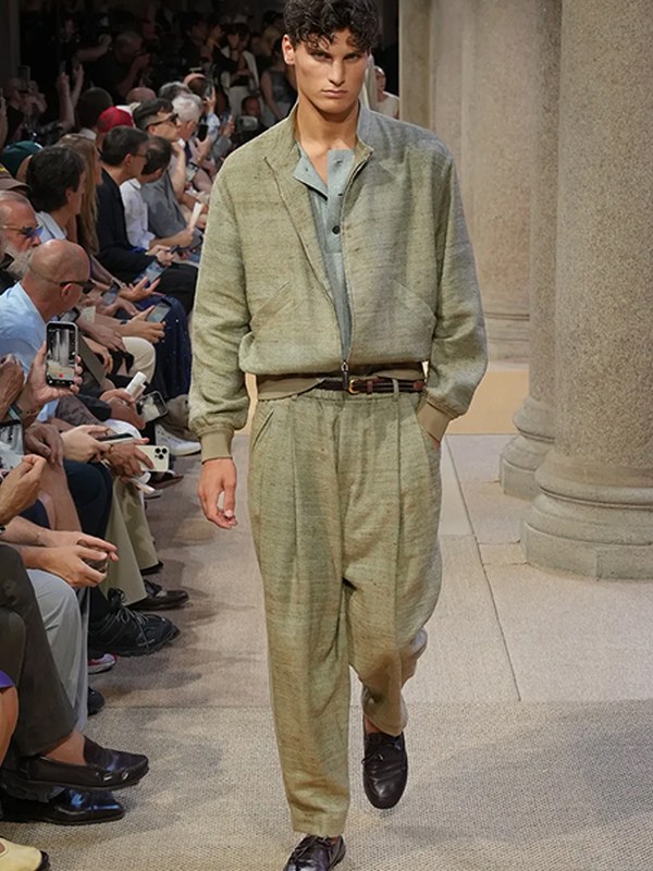 Коллекция Giorgio Armani menswear весна-лето 2027 (112071-giorgio-armani-menswear-04.jpg) Коллекция Giorgio Armani menswear весна-лето 2027 (112071-giorgio-armani-menswear-04.jpg)