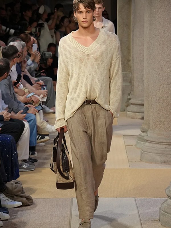 Коллекция Giorgio Armani menswear весна-лето 2027 (112071-giorgio-armani-menswear-06.jpg) Коллекция Giorgio Armani menswear весна-лето 2027 (112071-giorgio-armani-menswear-06.jpg)