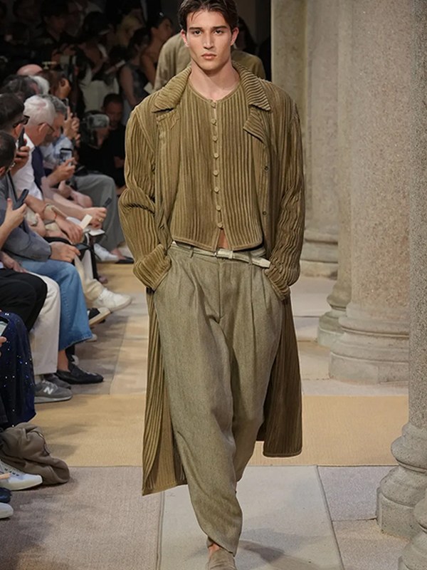 Коллекция Giorgio Armani menswear весна-лето 2027 (112071-giorgio-armani-menswear-08.jpg)
