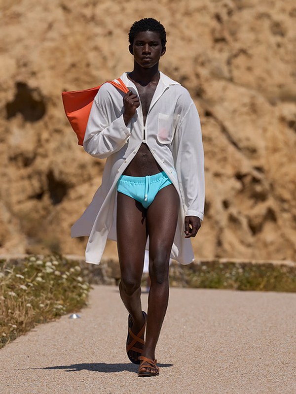 Коллекция Jacquemus весна-лето 2027 (112141-jacquemus-ss-01.jpg)