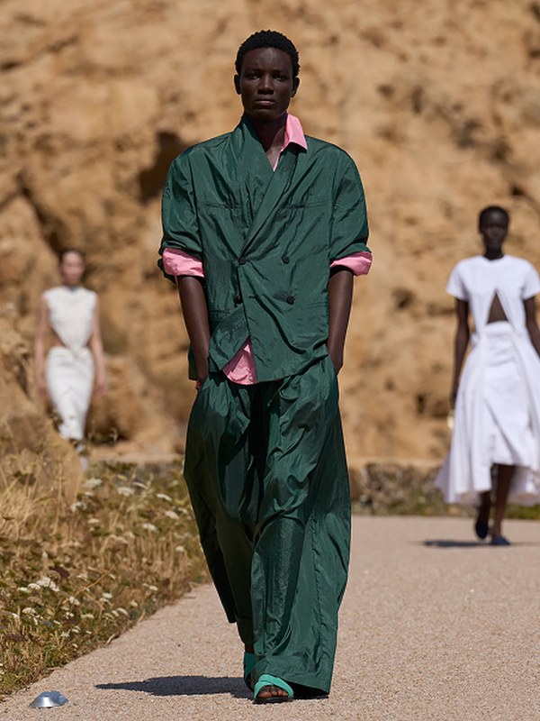 Коллекция Jacquemus весна-лето 2027 (112141-jacquemus-ss-12.jpg)