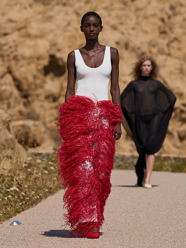 Коллекция Jacquemus весна-лето 2027 (112141-jacquemus-ss-b.jpg)