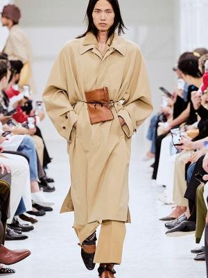 Коллекция Celine menswear весна-лето 2027 (112236-celine-menswear-ss-04.jpg)
