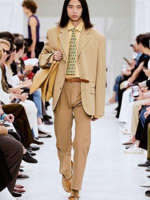 Коллекция Celine menswear весна-лето 2027 (112236-celine-menswear-ss-06.jpg)