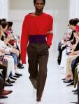 Коллекция Celine menswear сезона весна-лето 2027 сочетает классическую элегантность с современным взглядом на мужской гардероб. Безупречный крой, многослойность, легкий трикотаж, кожаные акценты и лаконичные аксессуары создают образы, в которых французский шик встречается с непринужденностью.