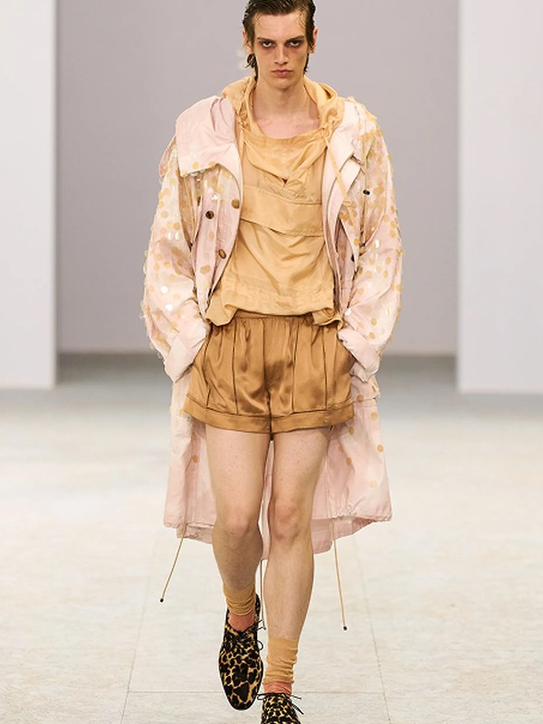 Коллекция Dries Van Noten menswear весна-лето 2027 (112251-dries-van-noten-menswear-04.jpg) Коллекция Dries Van Noten menswear весна-лето 2027 (112251-dries-van-noten-menswear-04.jpg)