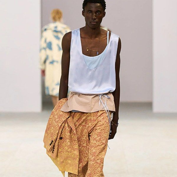 Коллекция Dries Van Noten menswear весна-лето 2027 (112251-dries-van-noten-menswear-s.jpg) Коллекция Dries Van Noten menswear весна-лето 2027 (112251-dries-van-noten-menswear-s.jpg)