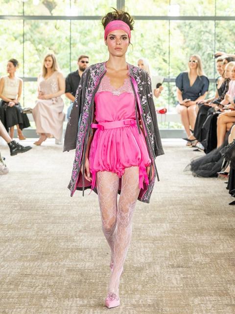 Коллекция Yanina Couture осень-зима 2026/27 (112291-yanina-fw-04.jpg) Коллекция Yanina Couture осень-зима 2026/27 (112291-yanina-fw-04.jpg)