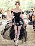 Российский модный дом Yanina Couture представил коллекцию осень-зима 2026/27 на Неделе высокой моды в Париже. Новая кутюрная коллекция под названием «Провокация». Дизайнер Юлия Янина вдохновилась героинями Бальзака и Золя, объединила исторические силуэты, виртуозную вышивку и современную женственность.