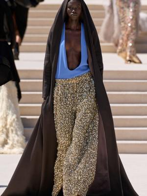 Коллекция Balenciaga Couture осень-зима 2026/27 (112320-balenciaga-couture-fw-11.jpg)
