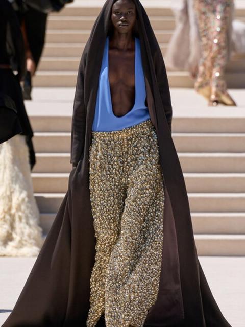 Коллекция Balenciaga Couture осень-зима 2026/27 (112320-balenciaga-couture-fw-11.jpg) Коллекция Balenciaga Couture осень-зима 2026/27 (112320-balenciaga-couture-fw-11.jpg)