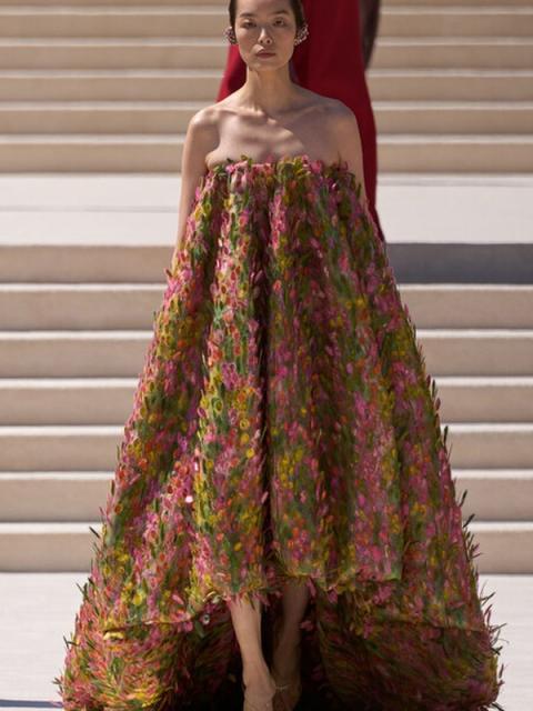 Коллекция Balenciaga Couture осень-зима 2026/27 (112320-balenciaga-couture-fw-b.jpg) Коллекция Balenciaga Couture осень-зима 2026/27 (112320-balenciaga-couture-fw-b.jpg)