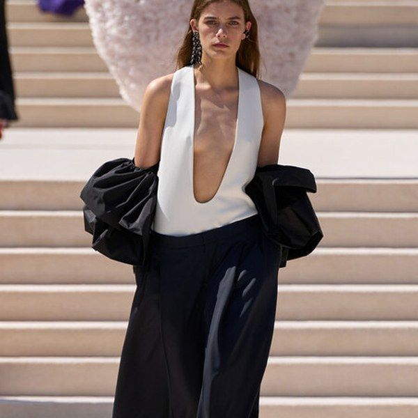 Коллекция Balenciaga Couture осень-зима 2026/27 (112320-balenciaga-couture-fw-s.jpg) Коллекция Balenciaga Couture осень-зима 2026/27 (112320-balenciaga-couture-fw-s.jpg)