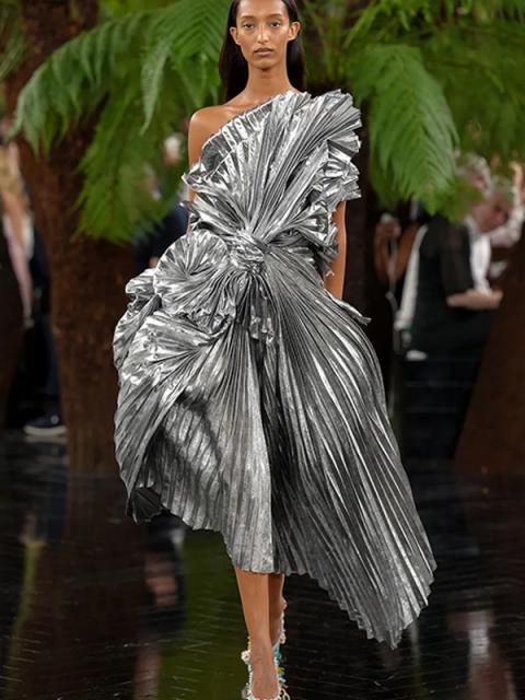Коллекция Christian Dior Couture осень-зима 2026/27 (112336-dior-couture-fw-04.jpg) Коллекция Christian Dior Couture осень-зима 2026/27 (112336-dior-couture-fw-04.jpg)