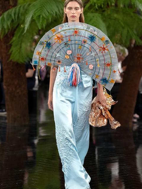 Коллекция Christian Dior Couture осень-зима 2026/27 (112336-dior-couture-fw-07.jpg) Коллекция Christian Dior Couture осень-зима 2026/27 (112336-dior-couture-fw-07.jpg)