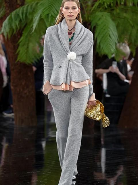 Коллекция Christian Dior Couture осень-зима 2026/27 (112336-dior-couture-fw-b.jpg) Коллекция Christian Dior Couture осень-зима 2026/27 (112336-dior-couture-fw-b.jpg)