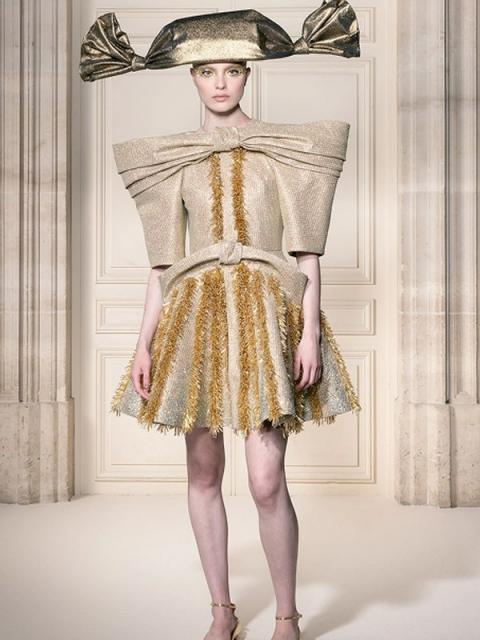 Коллекция Viktor & Rolf Couture осень-зима 2026/27 (112391-viktor-rolf-couture-07.jpg) Коллекция Viktor & Rolf Couture осень-зима 2026/27 (112391-viktor-rolf-couture-07.jpg)