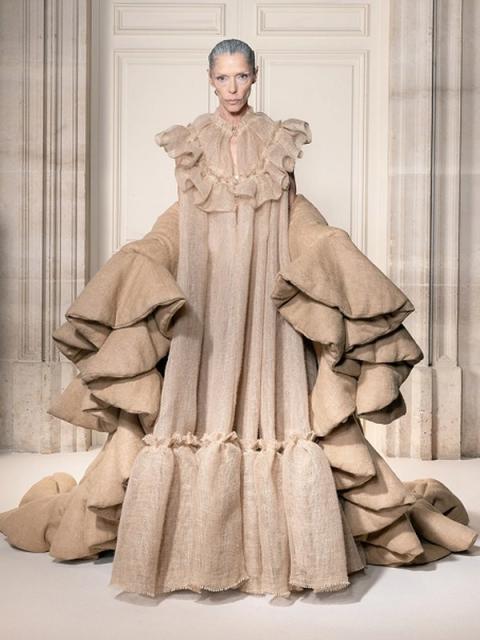 Коллекция Viktor & Rolf Couture осень-зима 2026/27 (112391-viktor-rolf-couture-08.jpg)