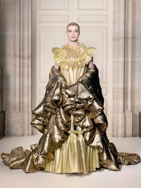 Коллекция Viktor & Rolf Couture осень-зима 2026/27 (112391-viktor-rolf-couture-09.jpg)