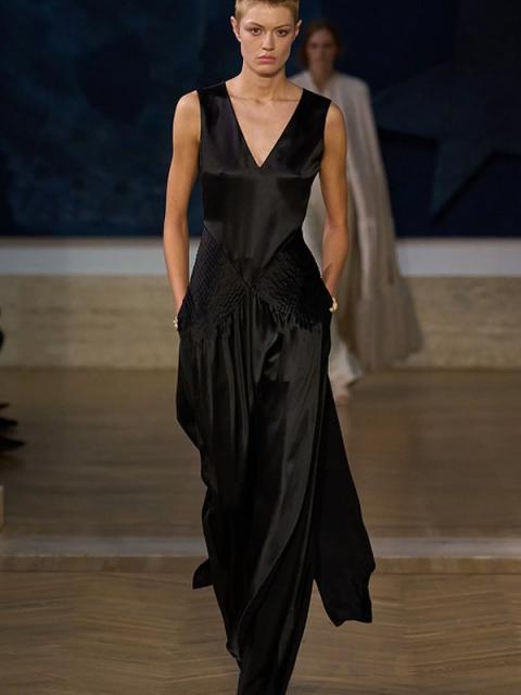 Коллекция Fendi Couture осень-зима 2026/27 (112417-fendi-couture-09.jpg) Коллекция Fendi Couture осень-зима 2026/27 (112417-fendi-couture-09.jpg)