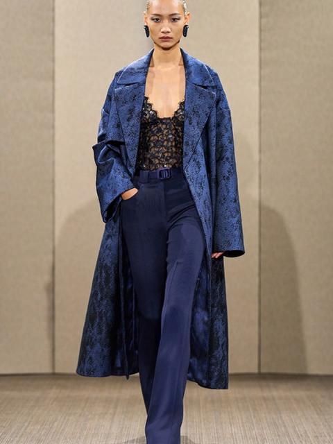 Коллекция Giorgio Armani Prive Couture осень-зима 2026/27 (112432-giorgio-armani-couture-06.jpg) Коллекция Giorgio Armani Prive Couture осень-зима 2026/27 (112432-giorgio-armani-couture-06.jpg)