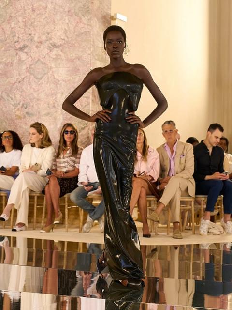 Коллекция Schiaparelli Couture осень-зима 2026/27 (112465-schiaparelli-couture-07.jpg)
