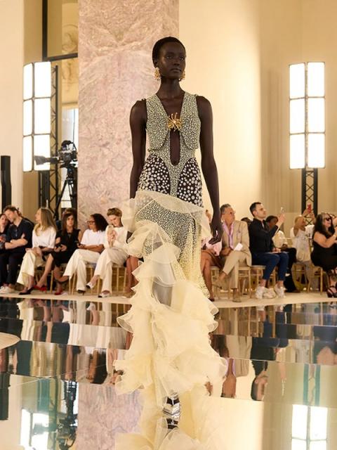 Коллекция Schiaparelli Couture осень-зима 2026/27 (112465-schiaparelli-couture-10.jpg) Коллекция Schiaparelli Couture осень-зима 2026/27 (112465-schiaparelli-couture-10.jpg)