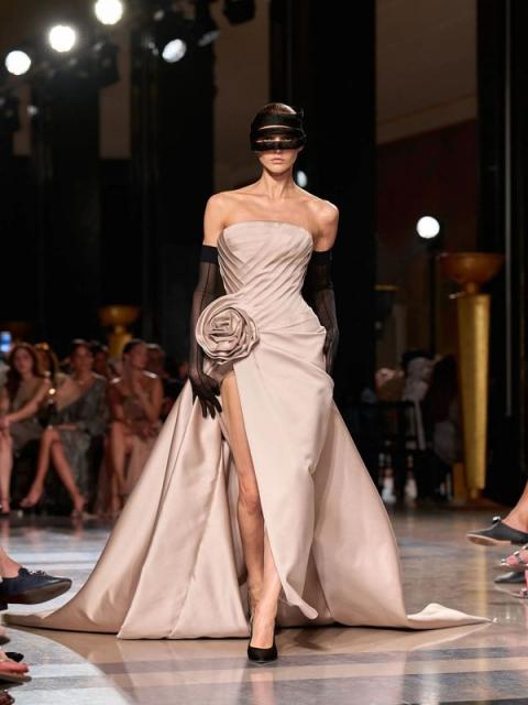 Коллекция Elie Saab Couture осень-зима 2026/27 (112529-elie-saab-couture-05.jpg) Коллекция Elie Saab Couture осень-зима 2026/27 (112529-elie-saab-couture-05.jpg)