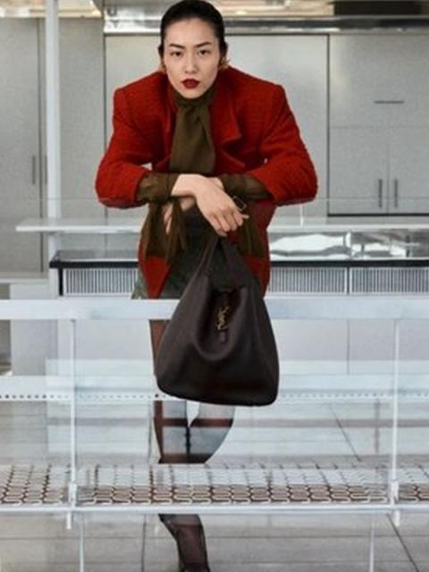 Розэ стала лицом рекламной кампании Saint Laurent осень-зима 2026 (112691-saint-laurent-roze-02.jpg) Розэ стала лицом рекламной кампании Saint Laurent осень-зима 2026 (112691-saint-laurent-roze-02.jpg)