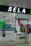 Розничная сеть магазинов одежды для всей семьи Sela запускает собственную обувную линию. Часть коллекций уже представлена во всех магазинах сети, а во флагманском Sela в ТРЦ «Европейский» обувная линия продается в полном объеме. Производство обуви для Sela ведется в странах Юго-Восточной Азии. По словам Юлии Демидовой, директора по маркетингу и развитию департамента Sela, обувная линейка полностью соответствует стилю casual, в котором работает Sela.