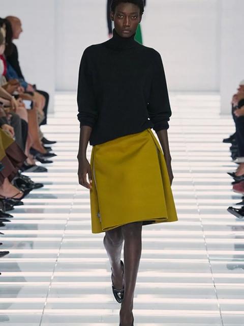 Коллекция Prada весна-лето 2027 (113104-prada-ss-01.jpg)