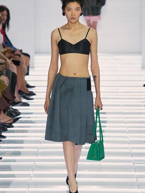 Коллекция Prada весна-лето 2027 (113104-prada-ss-02.jpg)