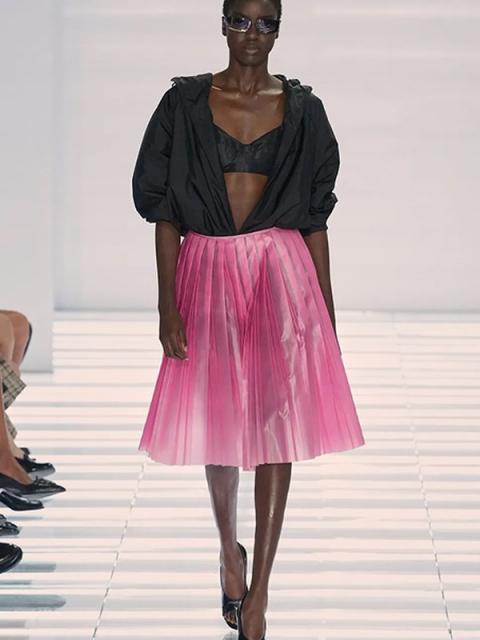 Коллекция Prada весна-лето 2027 (113104-prada-ss-10.jpg)