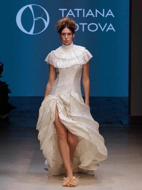 Tatiana Kotova представила коллекцию «Я к вам пишу…» на Московской неделе моды (113176-tatiana-kotova-06.jpg) Tatiana Kotova представила коллекцию «Я к вам пишу…» на Московской неделе моды (113176-tatiana-kotova-06.jpg)