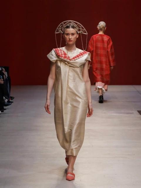 Коллекция Atelier Irina Vorobyeva, вдохновленная народным костюмом (113339-irina-vorobyova-02.jpg) Коллекция Atelier Irina Vorobyeva, вдохновленная народным костюмом (113339-irina-vorobyova-02.jpg)