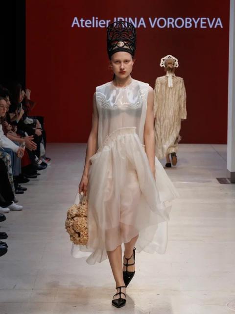 Коллекция Atelier Irina Vorobyeva, вдохновленная народным костюмом (113339-irina-vorobyova-07.jpg)