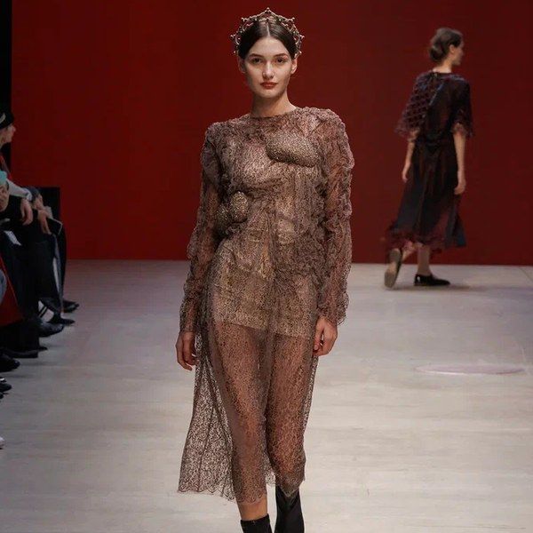 Коллекция Atelier Irina Vorobyeva, вдохновленная народным костюмом (113339-irina-vorobyova-s.jpg) Коллекция Atelier Irina Vorobyeva, вдохновленная народным костюмом (113339-irina-vorobyova-s.jpg)