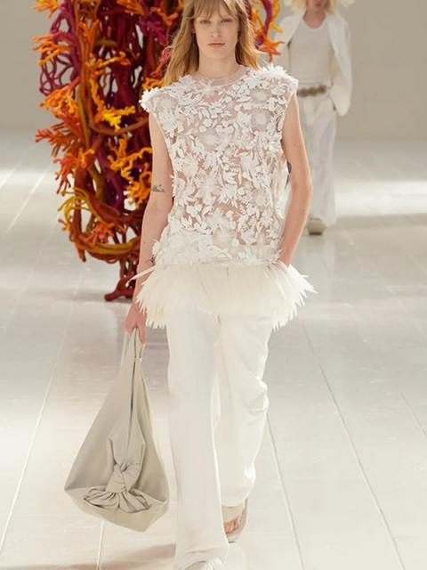Коллекция Balenciaga весна-лето 2027 (113451-balenciaga-ss-02.jpg) Коллекция Balenciaga весна-лето 2027 (113451-balenciaga-ss-02.jpg)