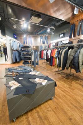 Новые концептуальные мультибрендовые магазины Lee и Wrangler (12039.b.jpg)